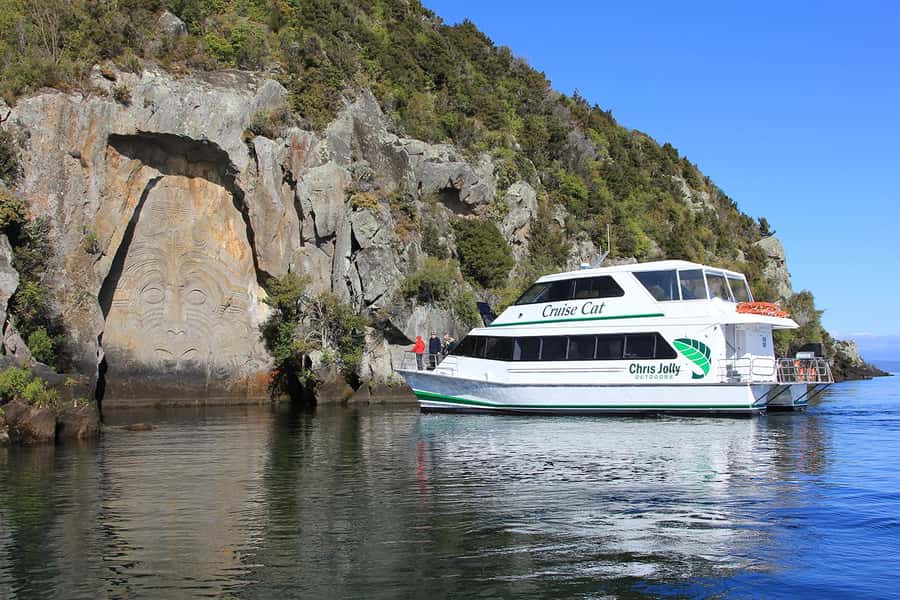 Lake Taupo: 1.5-Hour Māori Rock Carvings Cruise - Leaving the harbour and getting your bearings