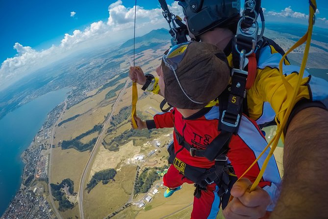 Lake Taupo 12,000-Foot Tandem Skydiving - The parachute ride back to Taupo