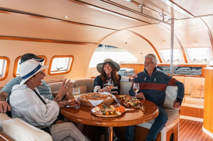 Lake Taupo: Luxury Sailing Catamaran to Māori Rock Carvings - Drinks, snacks, and the onboard atmosphere