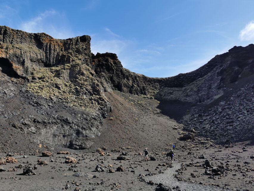 Lanzarote: Guided Volcano Hike with Transfers - Snacks, water, and what is included