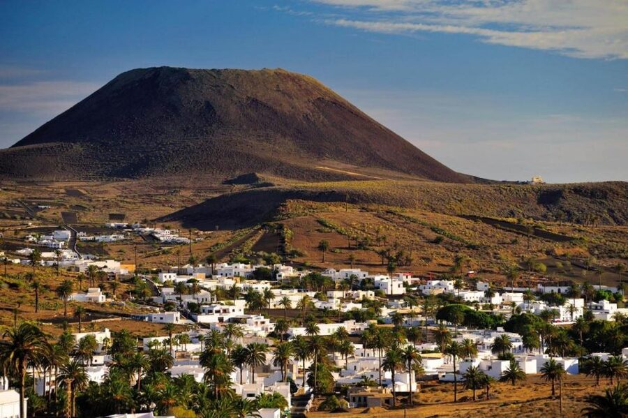 Lanzarote: Timanfaya and Cueva de los Verdes Day Trip - Why this nine-hour route works