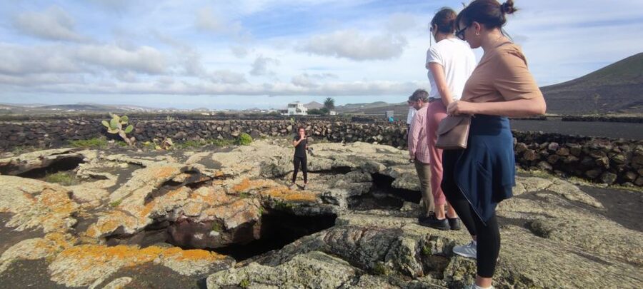 Lanzarote: Timanfaya Natural Park Trekking Tour - The crater pause and the quiet minute