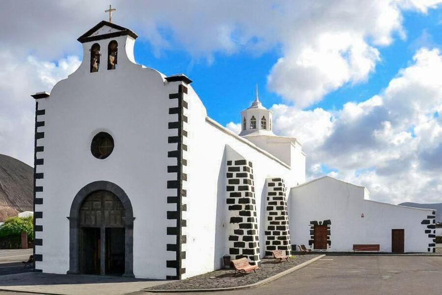 Lanzarote: Timanfaya Park and Jameos del Agua Full-Day Tour - Lunch and the day’s extra costs