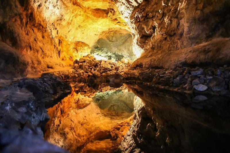 Lanzarote: Timanfaya Park, Jameos Agua, & Cueva Verdes Tour - Key points at a glance