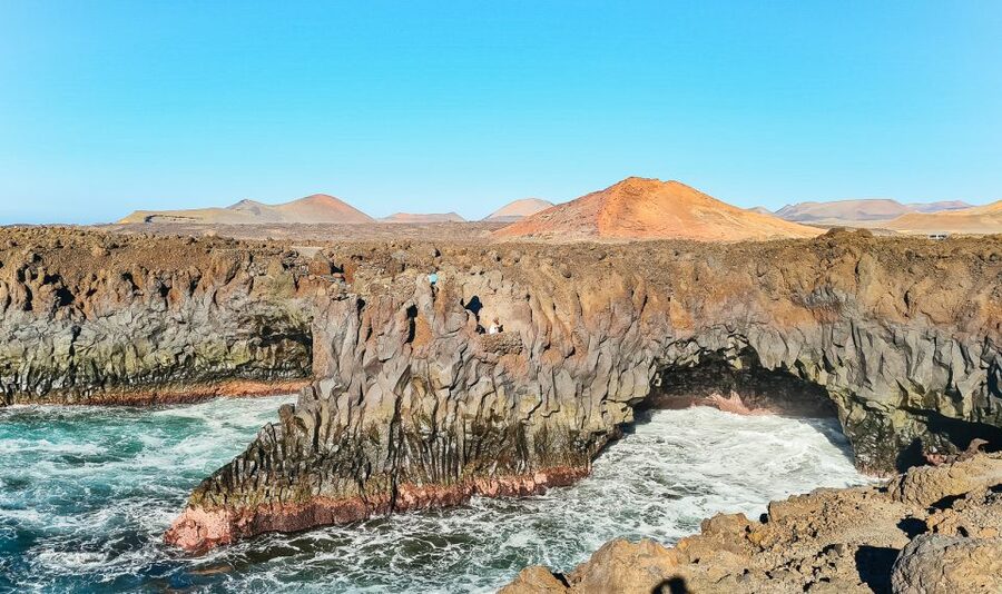 Lanzarote: Volcanos of Timanfaya and Caves Tour with Lunch - The small details that affect the day