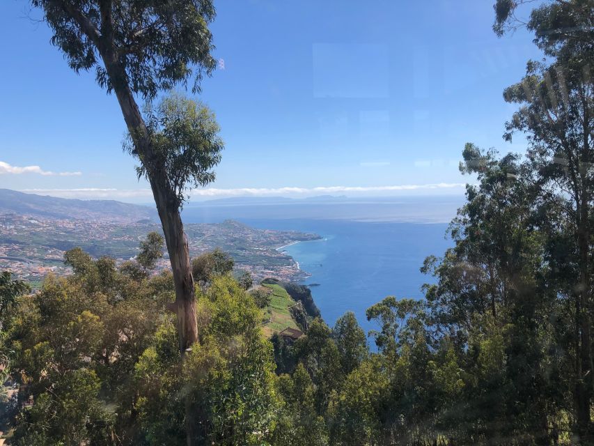 Madeira West Safari - The natural lava pools of Porto Moniz - Waterfalls and Seixal’s black sand beach