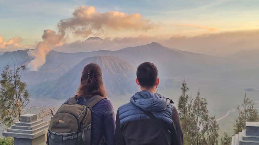 Malang/Probolinggo: Affordable Private Jeep Bromo Sunrise - Walking to Mount Bromo Crater