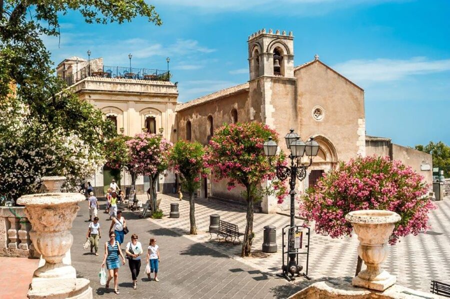Malta: Mount Etna and Taormina Guided Day Trip by Catamaran - Taormina and three hours on Corso Umberto
