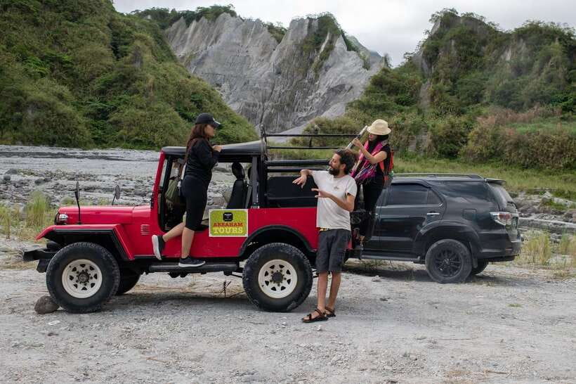 Manila: Mount Pinatubo 4X4 & Hiking Trip - The overnight meeting in Makati
