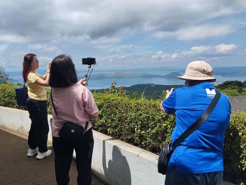 Manila: Private Tagaytay Highlands and Taal Volcano Tour - Picnic Grove and the first Taal Volcano view