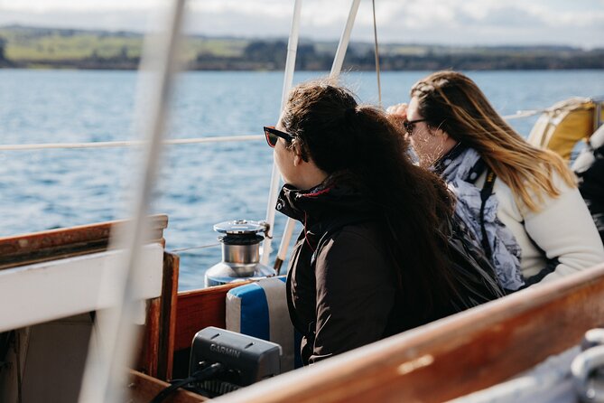 Maori Rock Carvings Eco Sailing Taupo - Reaching the Māori carvings by water
