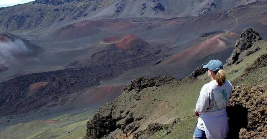 Maui: Guided Hike of Haleakala Crater with Lunch - The 10,000-foot hike tests your legs