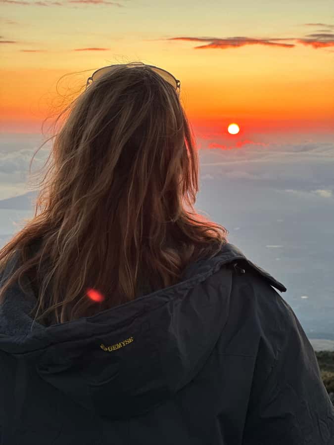 Maui: Haleakala Sunset Tour with Snacks and Photos - Sunset above the clouds