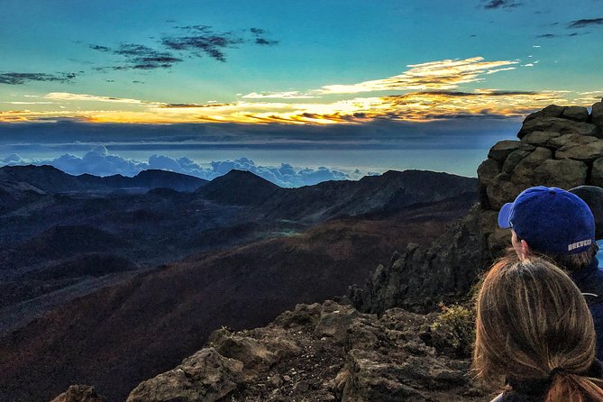 Maui: Majestic Haleakala Sunrise Tour with Pick-up - The climb to Haleakalā in the dark
