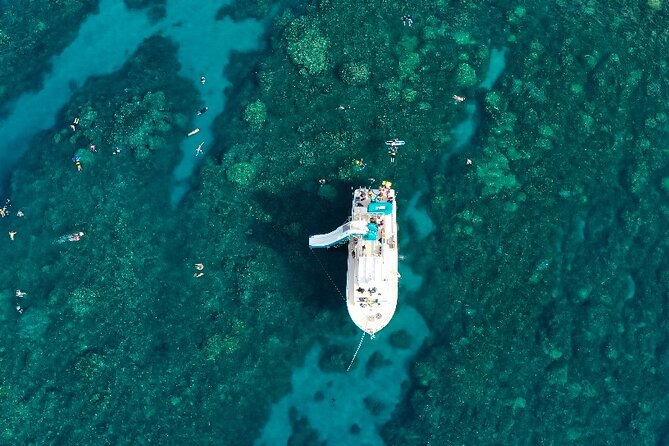Maui: Molokini & Turtle Town Snorkel & Waterslide Adventure - Food, drinks, and the practical comforts onboard