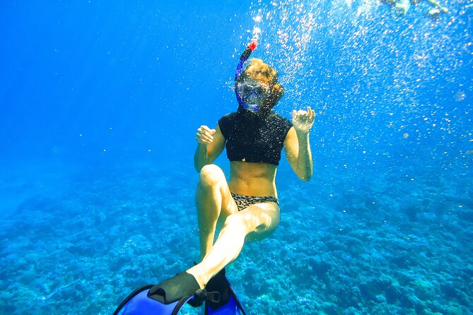 Maui: Molokini & Turtle Town Snorkel & Waterslide Adventure - First stop: clear water at Molokini Crater