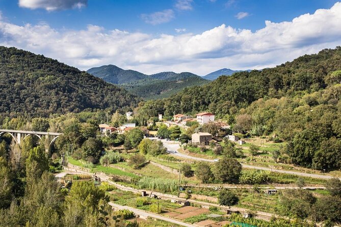 Medieval Villages & La Garrotxa Volcanic Zone Hiking. Small Group Tour - Why This Barcelona Day Trip Works