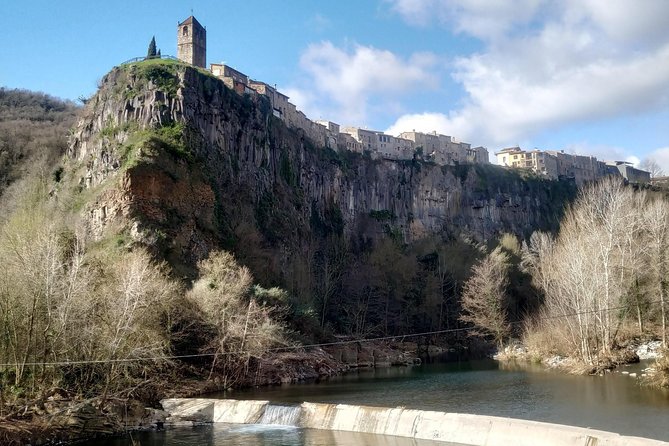 Medieval Villages & La Garrotxa Volcanic Zone Hiking. Small Group Tour - From Barcelona to Fageda d’en Jordà