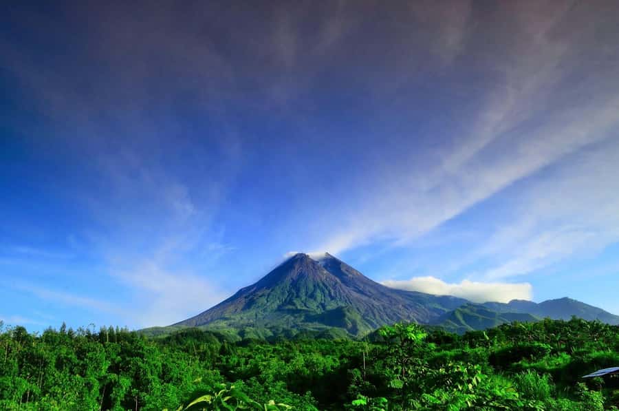 Merapi volcano sunrise with 4wd jeep and step on cold lava - The 4WD ride from base camp