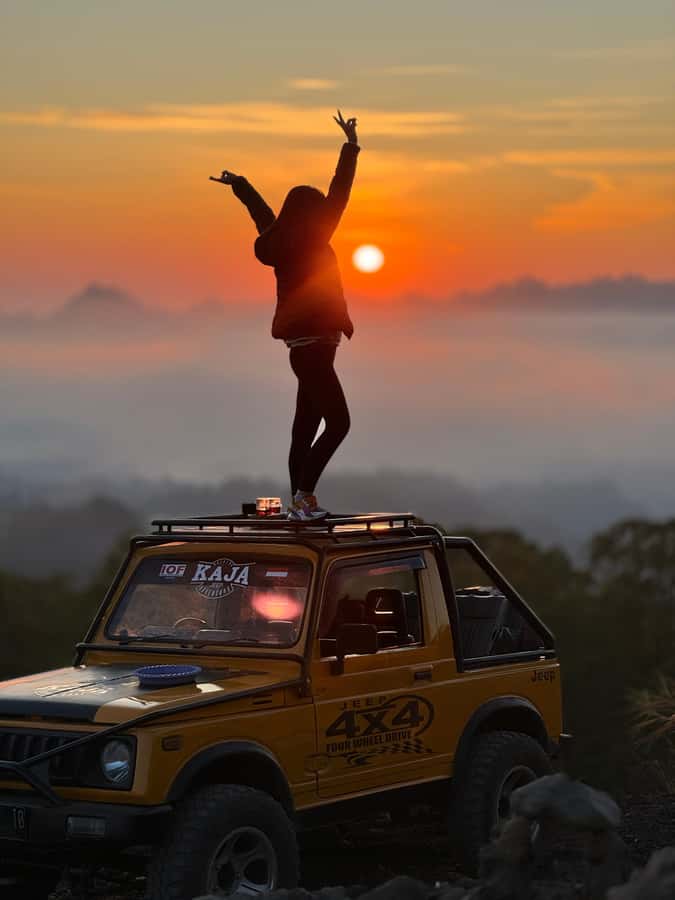 Mount Batur 4WD Jeep Sunrise Tour kintamani - Riding the private 4WD jeep to the sunrise point
