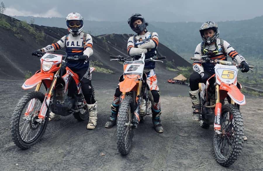 Mount Batur: Sunrise Dirt Bike Trek with Trained Riders - The night ride up Mount Batur