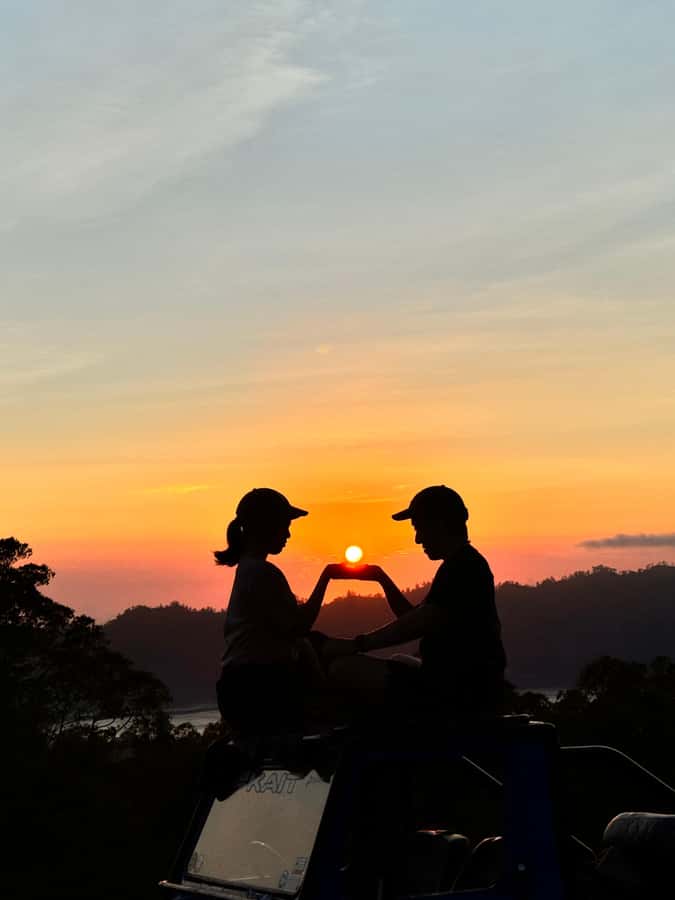 Mount batur: sunrise tour by 4wd & black lava - Waiting for sunrise at 1,350 meters
