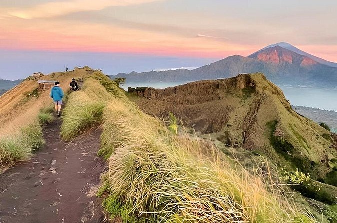 Mount Batur Sunset Trekking - Eating a meal cooked by volcanic heat