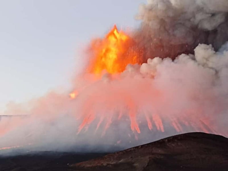 Mount Etna: Central Crater (3,340 meters) with Jeep and Trek - Walking over old lava flows and volcanic debris