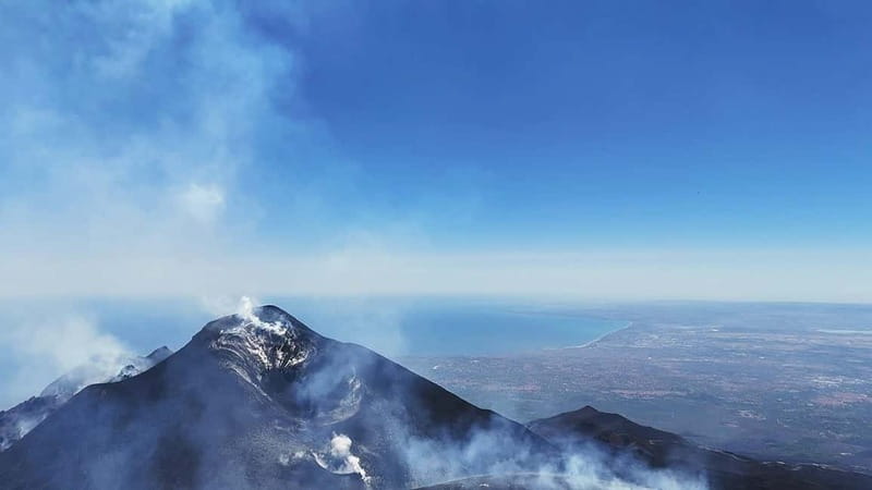 Mount Etna: Central Crater (3340mt.) with cable car and jeep - The 4x4 climb to 2,850 meters