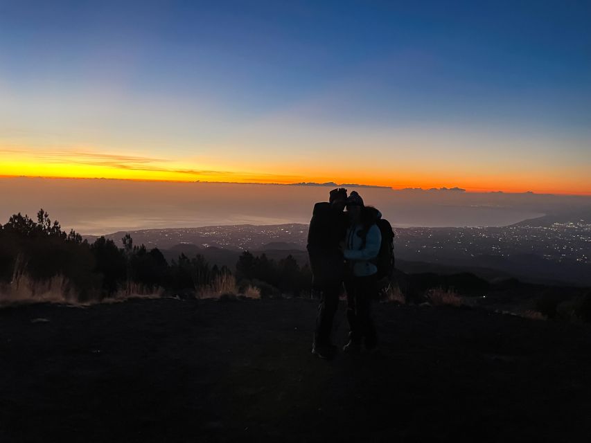 Mount Etna: Sunrise Excursion with an expert Local Guide - Basaltic dykes and the volcanic record