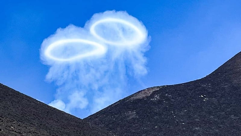 Mount Etna: Trek to 3000m with cable car and 4x4 - Walking on black sand and recent lava
