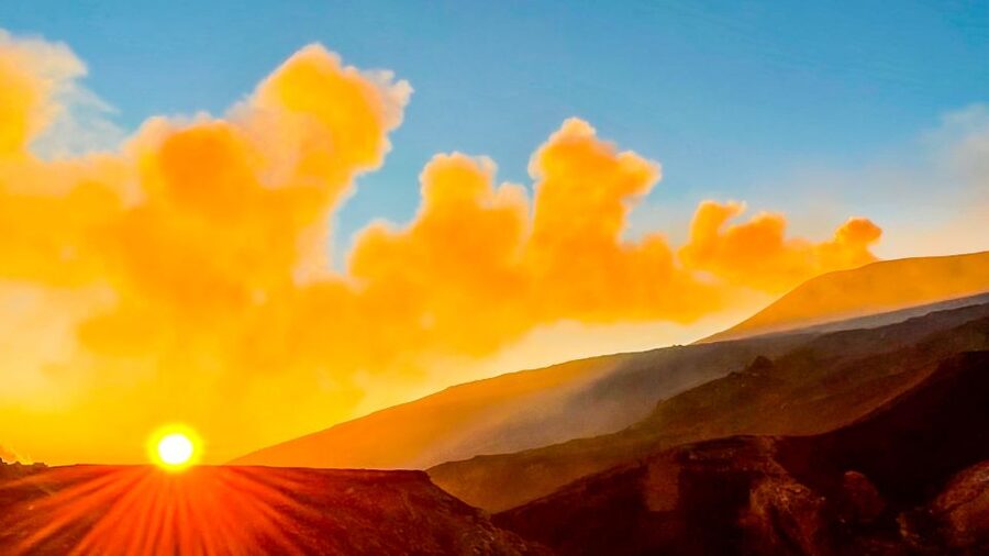 Mount Etna: Trek to 3000m with cable car and 4x4 - What the equipment adds to the value