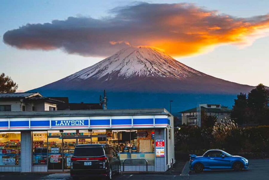 Mount Fuji 1-Day Trip: the Hottest Photography Tour - Starting in Tokyo and settling into the 10-hour day