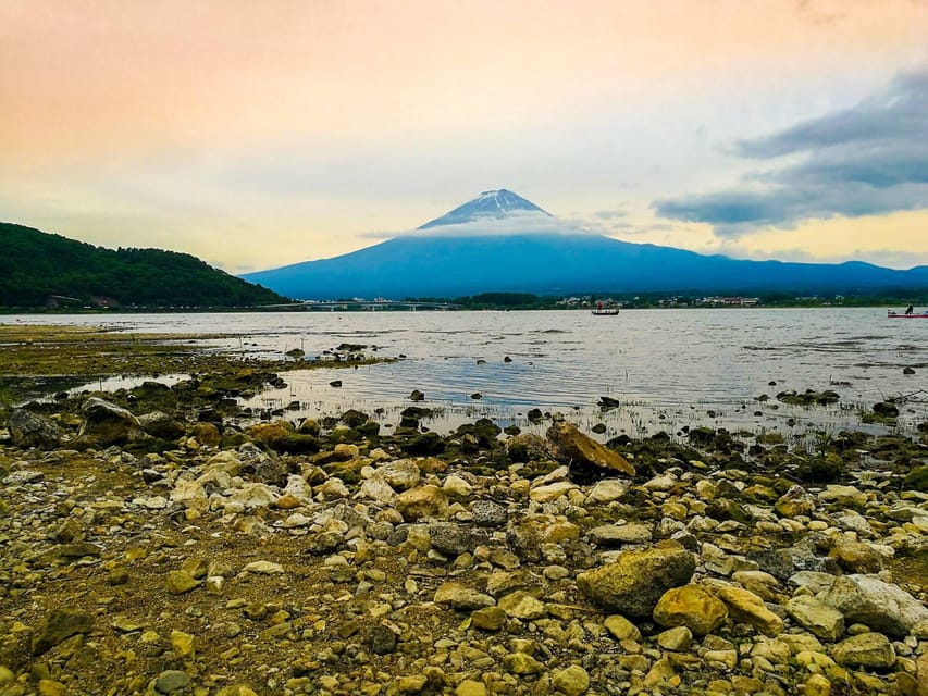 Mount Fuji Full-Day Private Sightseeing Tour with Guide - How your guide handles clouds and traffic