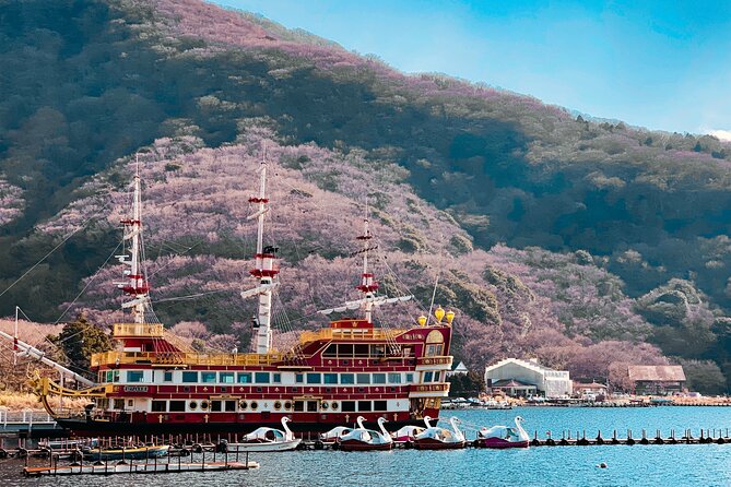 Mount Fuji, Hakone & Lakekawaguchiko Private Group Tour by Car. - Oishi Park and the Lake Kawaguchiko postcard view