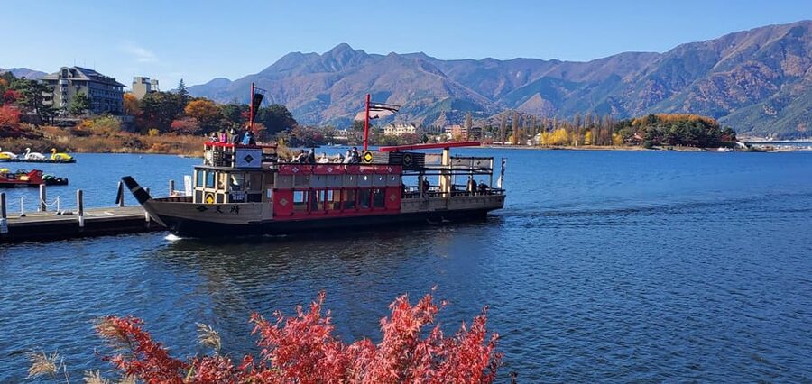 Mount Fuji-Lake Kawaguchi Private Tour with Bilingual Driver - Oshino Hakkai and Fuji spring water