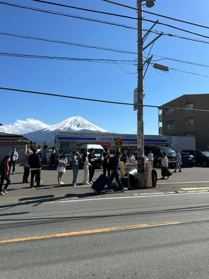 Mount Fuji One Day Private Tour With English Speaking Driver - Weather, crowds, and the art of changing the plan