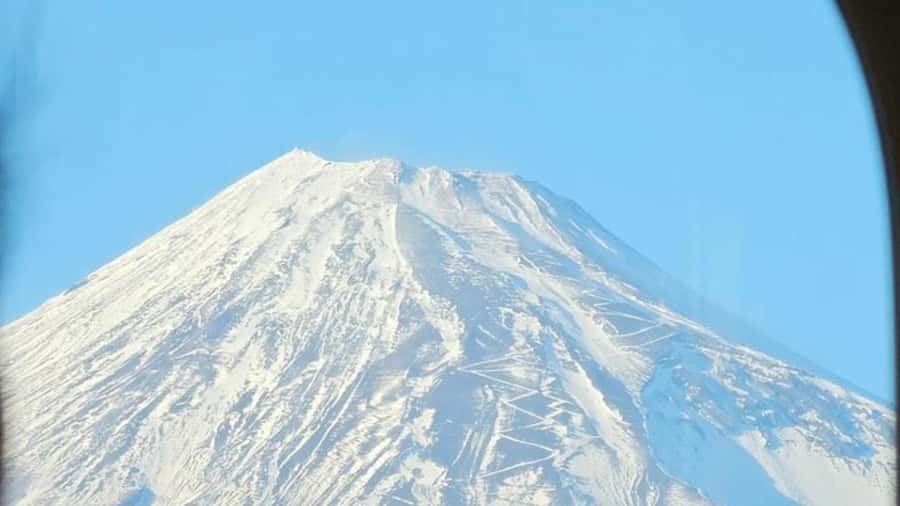 Mount Fuji Private Day Tour customized with English driver - Oshino Hakkai adds village character and clear springs