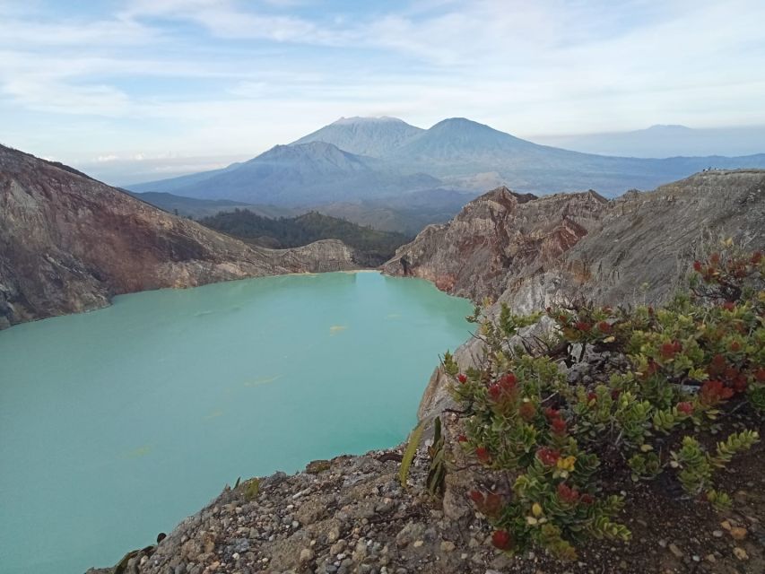 Mount Ijen Volcanic Crater Overnight Trip from Bali - Sunrise over the turquoise sulfur lake