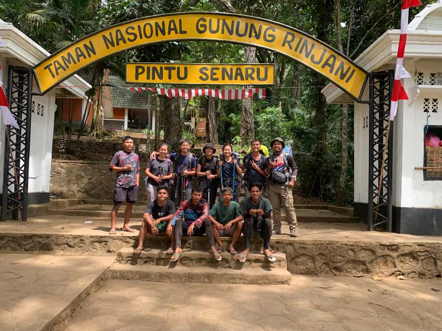 Mount Rinjani 2-Day Trek to Senaru Crater Rim - The porters and food make a real difference