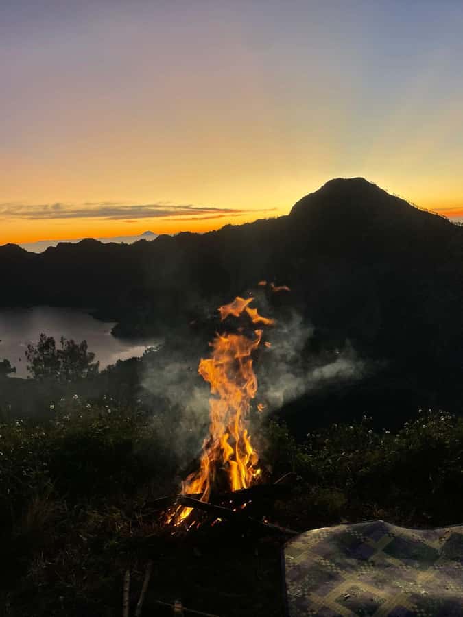 Mount Rinjani: 2D-1N Trekking Summit Sunrise Point Join Tour - Sembalun Crater Rim is your overnight reward