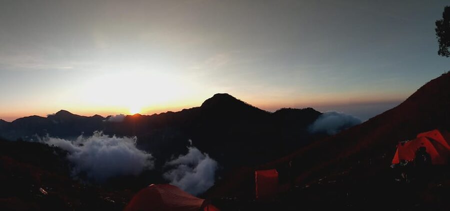 Mount Rinjani: 2D-1N Trekking Summit Sunrise Point Join Tour - Food, equipment, and crew support