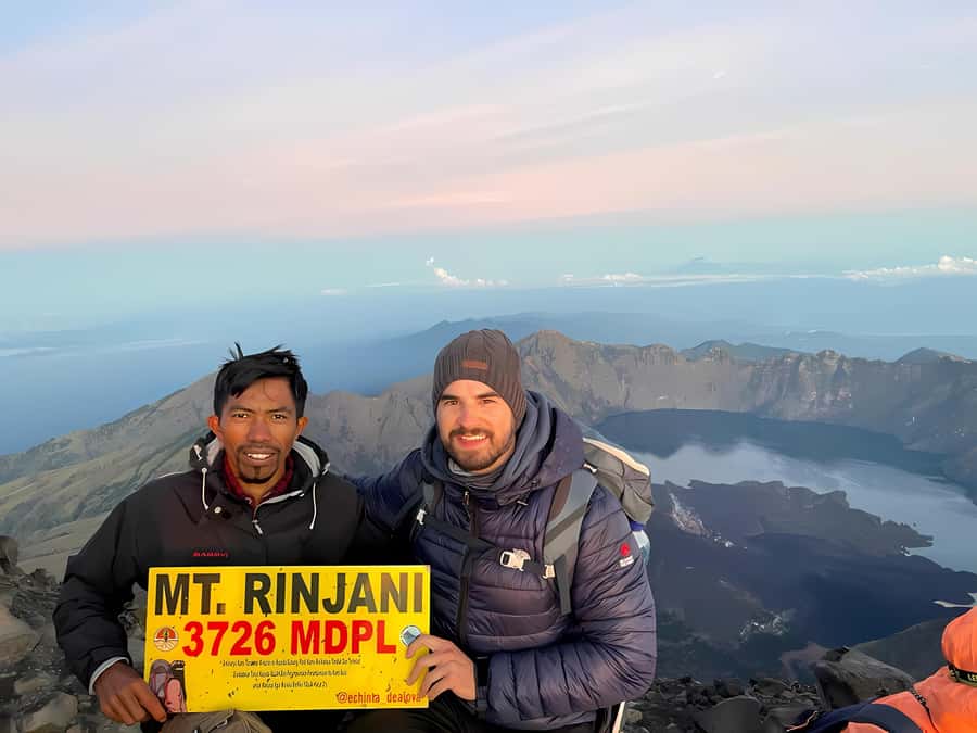 Mount Rinjani Summit tour - Pos 3 lunch and the long climb to camp