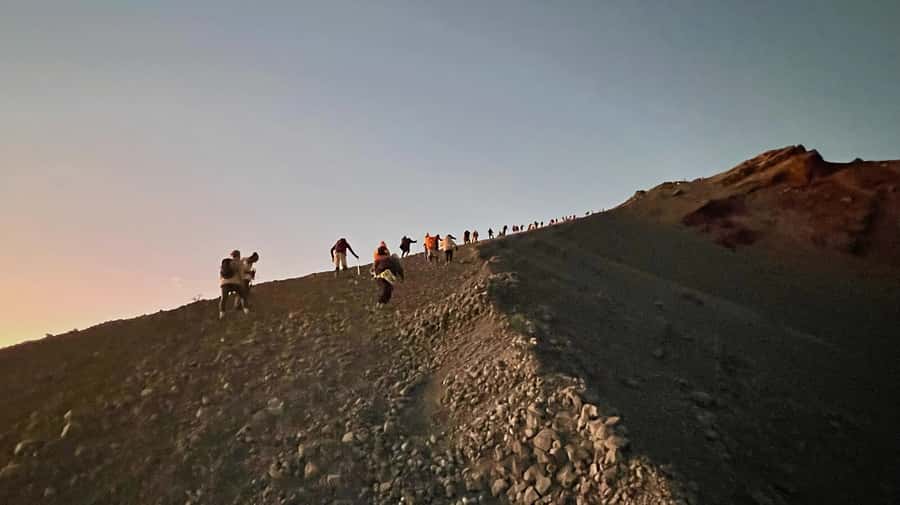 Mount Rinjani Summit Tour With Guide. - Who should choose this trek?