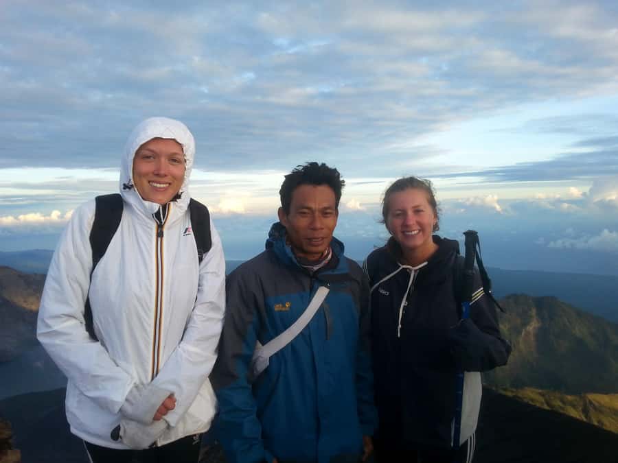 Mount Rinjani Trekking 2D-1N Summit - Pos 2, lunch, and the climb to Pos 3