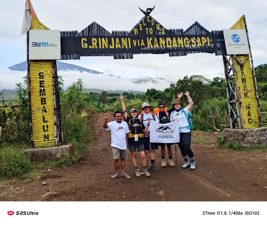 Mount Rinjani Trekking 2D/1N Summit Sunrise & Sunset Views - Guides, porters, food, and the human side
