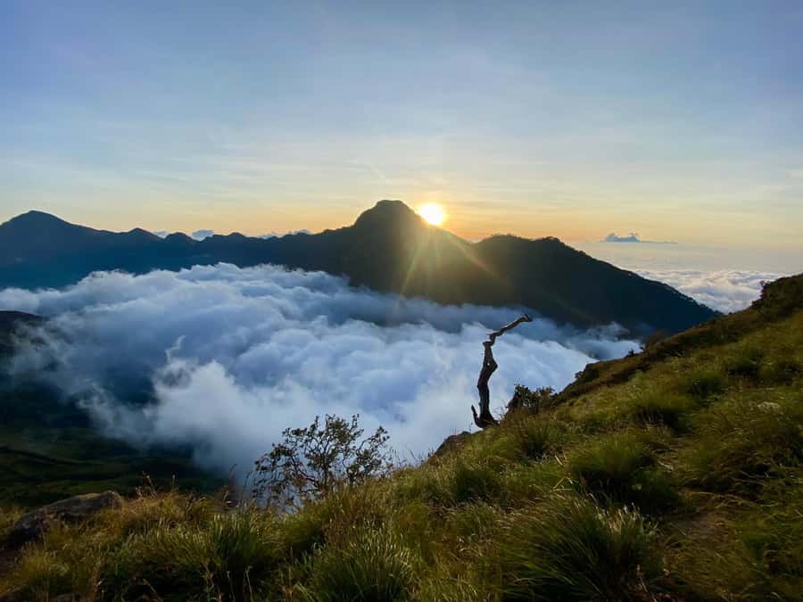 Mount Rinjani Trekking 3Days/2nights Summit Lake Hotspring - Day 2: A 3:00 am start for Rinjani’s summit