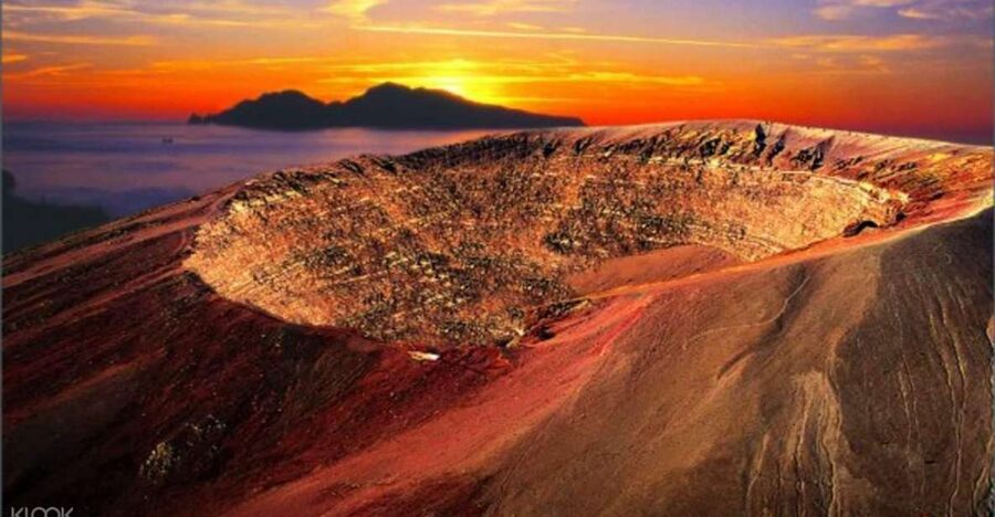 Mount Vesuvius Tour from Pompeii - The walk toward the crater