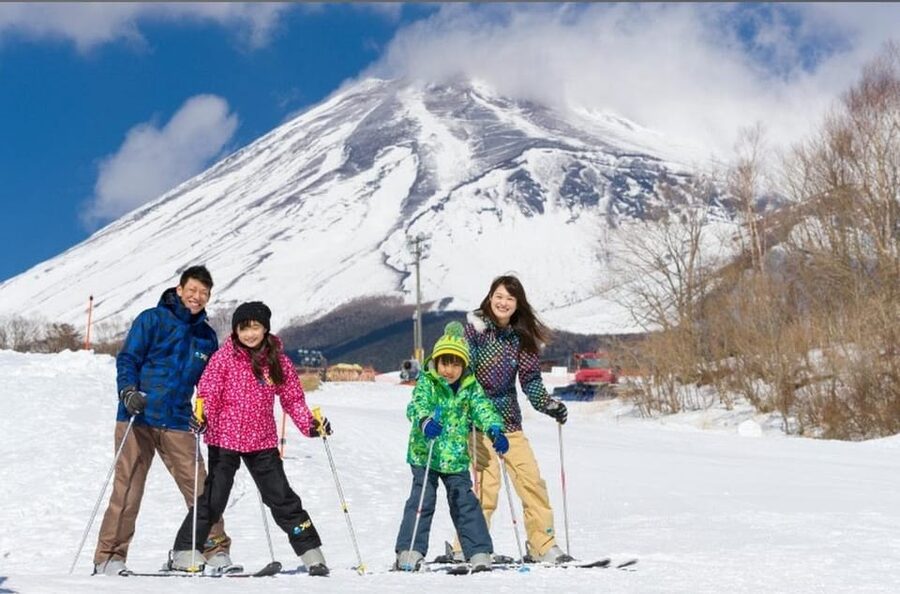 Mt Fuji Day tour by Car with English speaking driver Guide - Oshino Hakkai: ponds, old houses, and food stalls