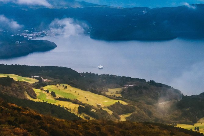 Mt Fuji & Hakone Cruise, Drum Show Bullet Train 1 Day from Tokyo - The Komagatake Ropeway and shrine summit